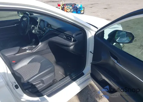 2021 Toyota Camry Se/Se Night Shade z USA, uszkodzony, nr VIN 4T1G11AK9MU572454